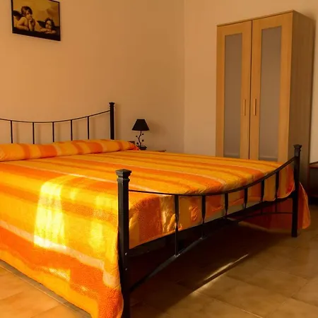 بيت للعطل Locazione Turistica Girasole بورتو تولي